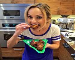 Giada De Laurentiis eating non vegetarian food